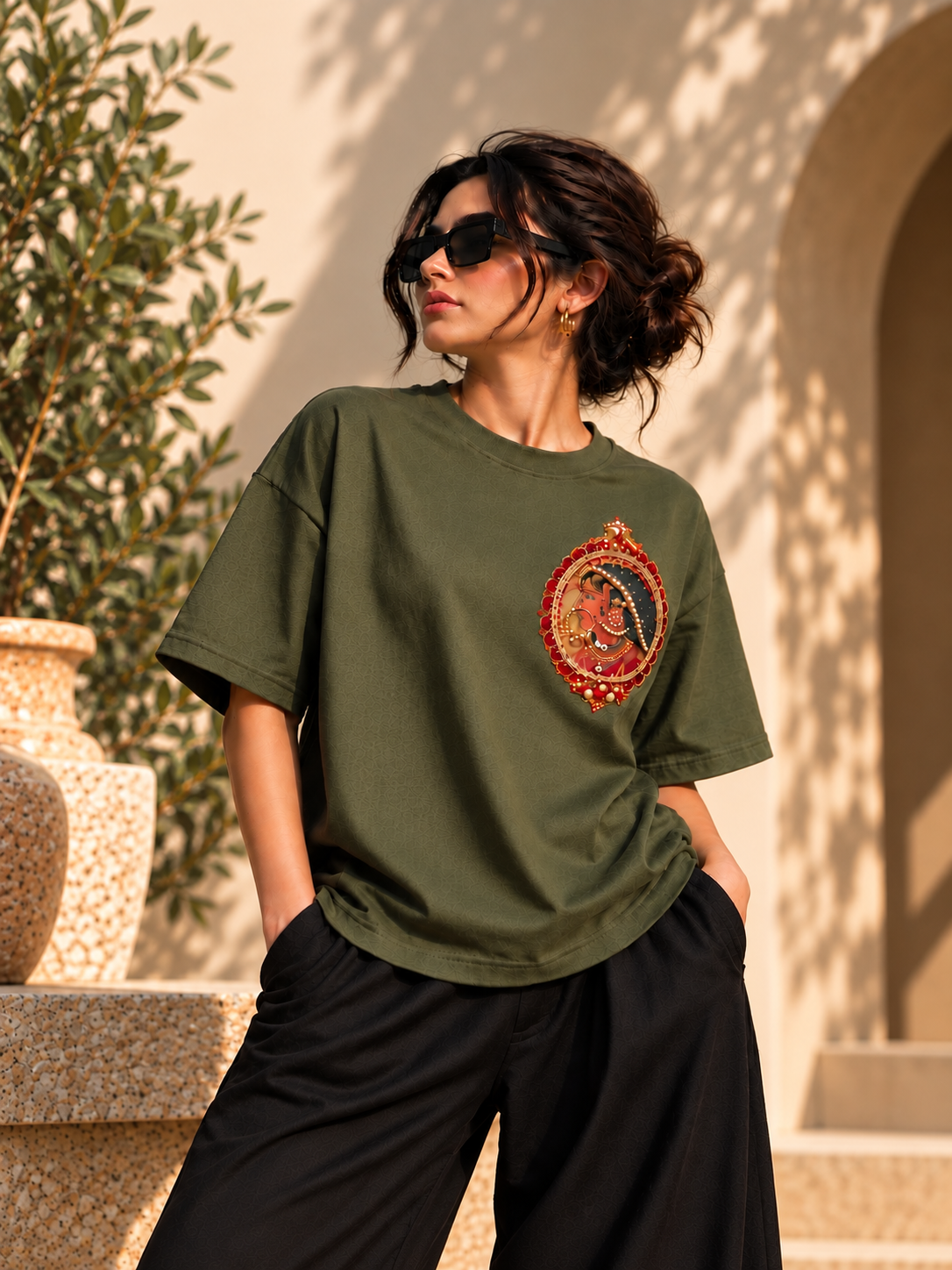 Myriads Heritage Portrait Oversized T-Shirt